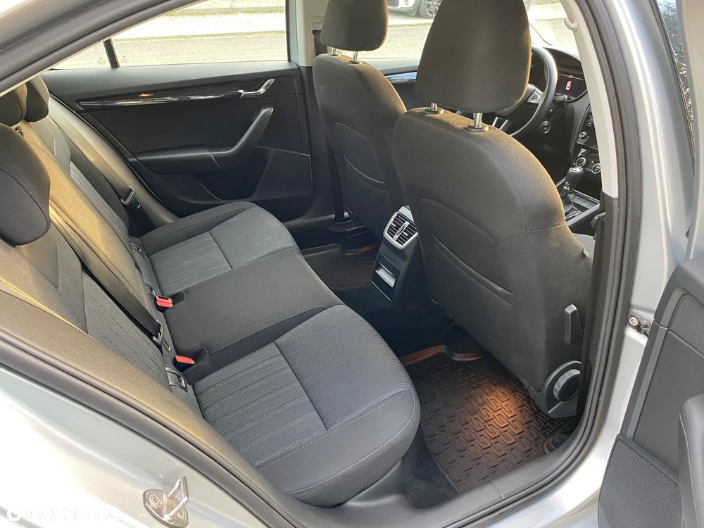 Skoda Octavia 1.5 TSI ACT Style DSG - 8