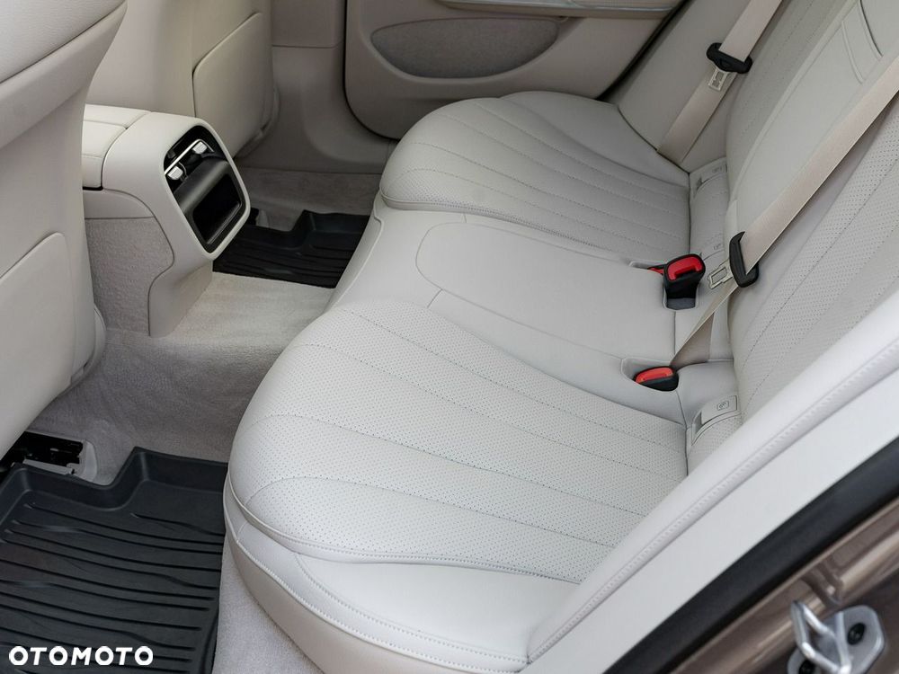 Mercedes-Benz Klasa E 220 d 9G-TRONIC Edition AVANTGARDE - 25