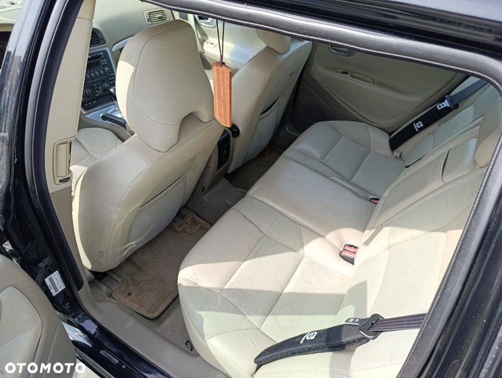 Volvo V70 2.5 T Momentum - 13