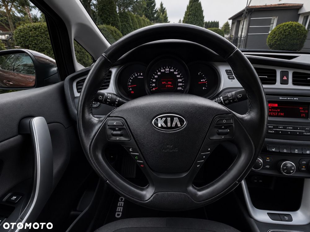 Kia Ceed 1.6 GDI ISG Dream-Team Edition - 16
