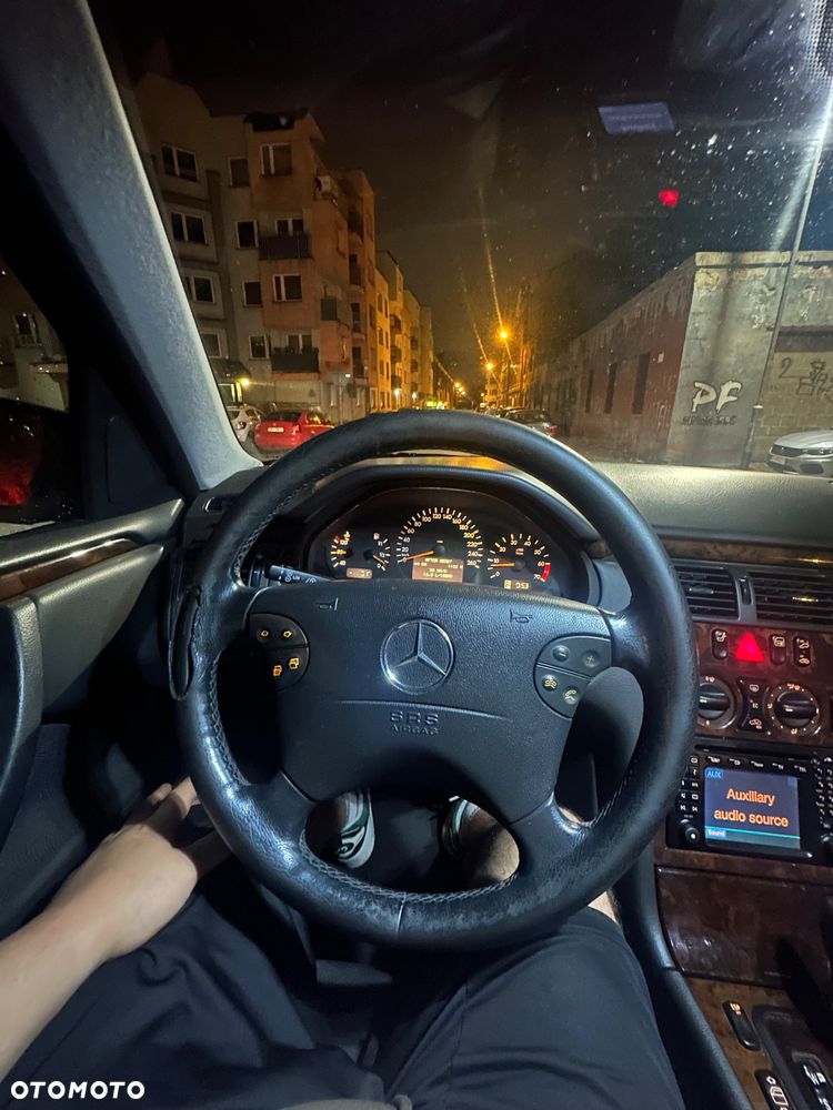 Mercedes-Benz Klasa E - 16