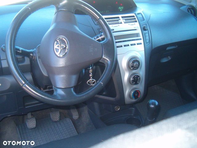 Daihatsu Sirion - 14