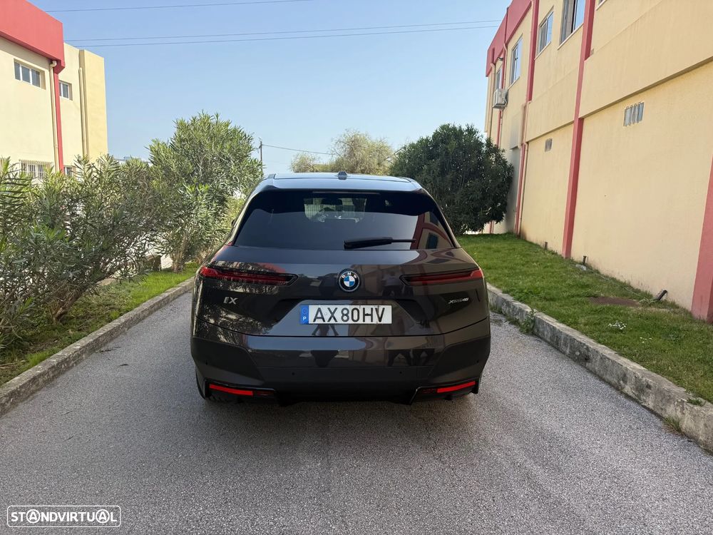 BMW iX xDrive 40 - 11