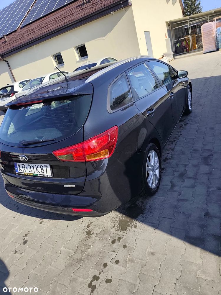 Kia Ceed 1.6 CRDi 128 ISG Dream Team Edition - 4