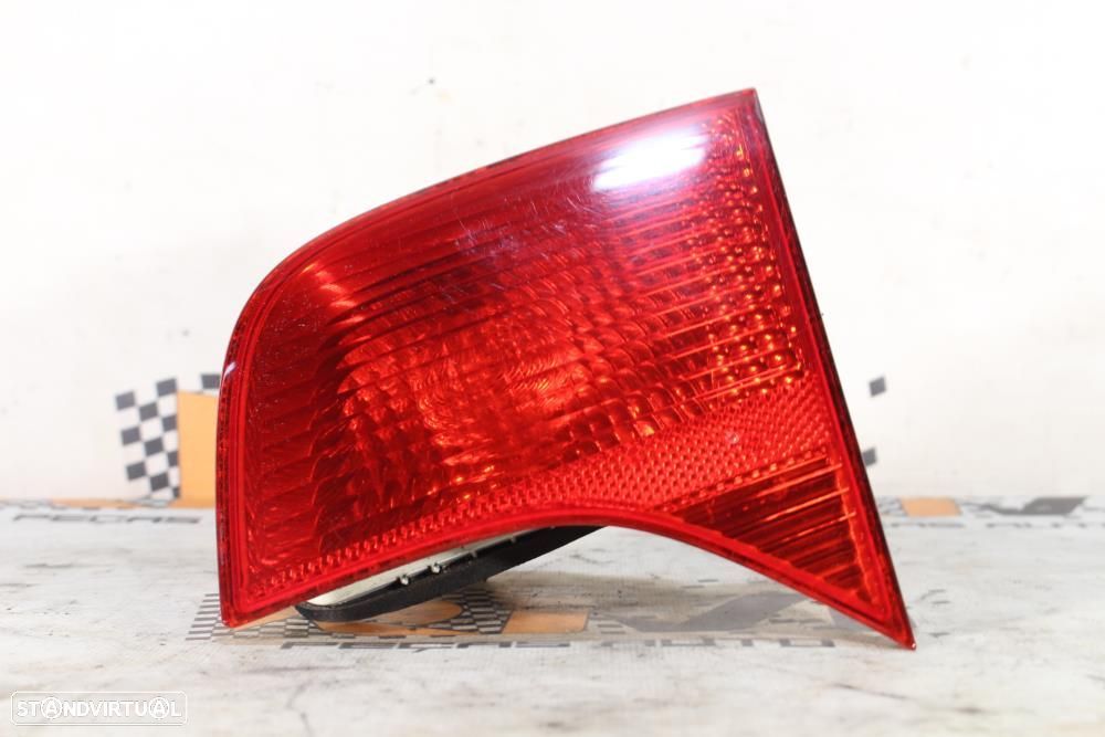 Farolim Direito Audi A4 (8Ec, B7)  8E5945094a / Passageiro Da Mala Sed - 1