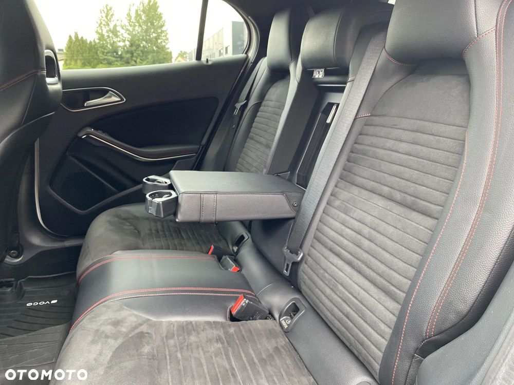 Mercedes-Benz GLA 220 4-Matic - 12