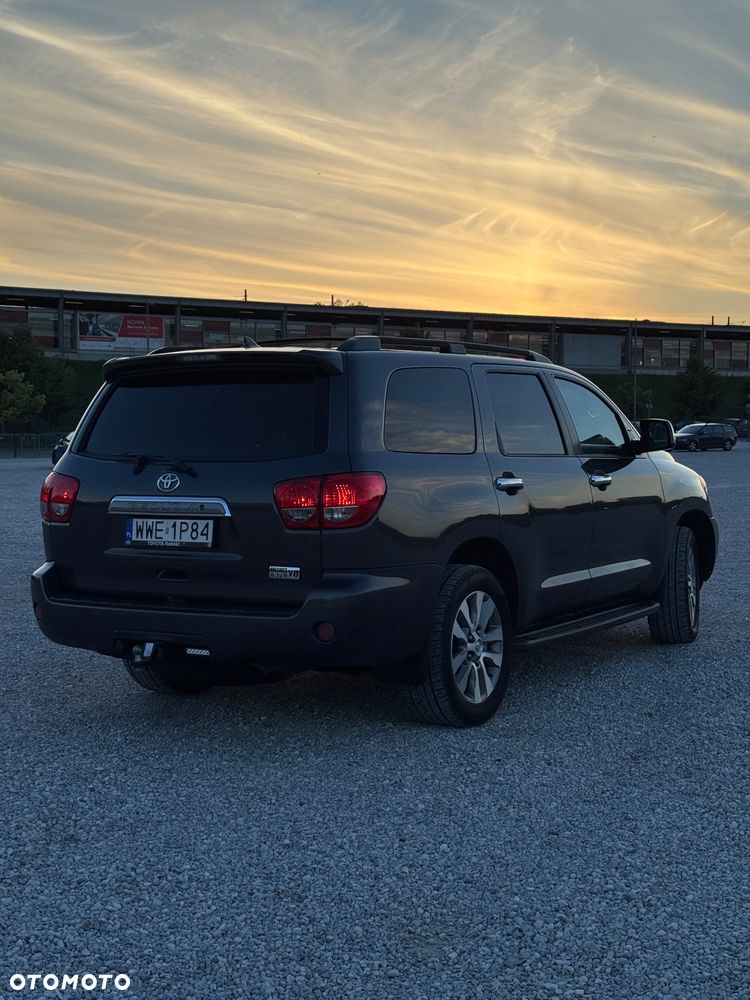 Toyota Sequoia - 7