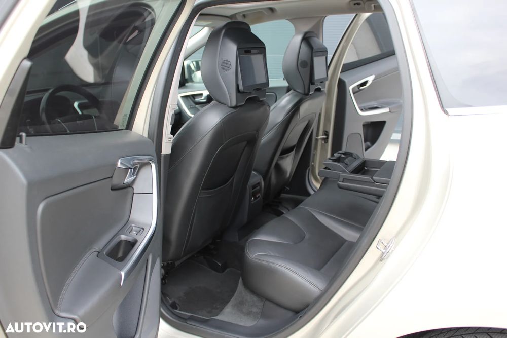 Volvo XC 60 D5AWD Summum - 6