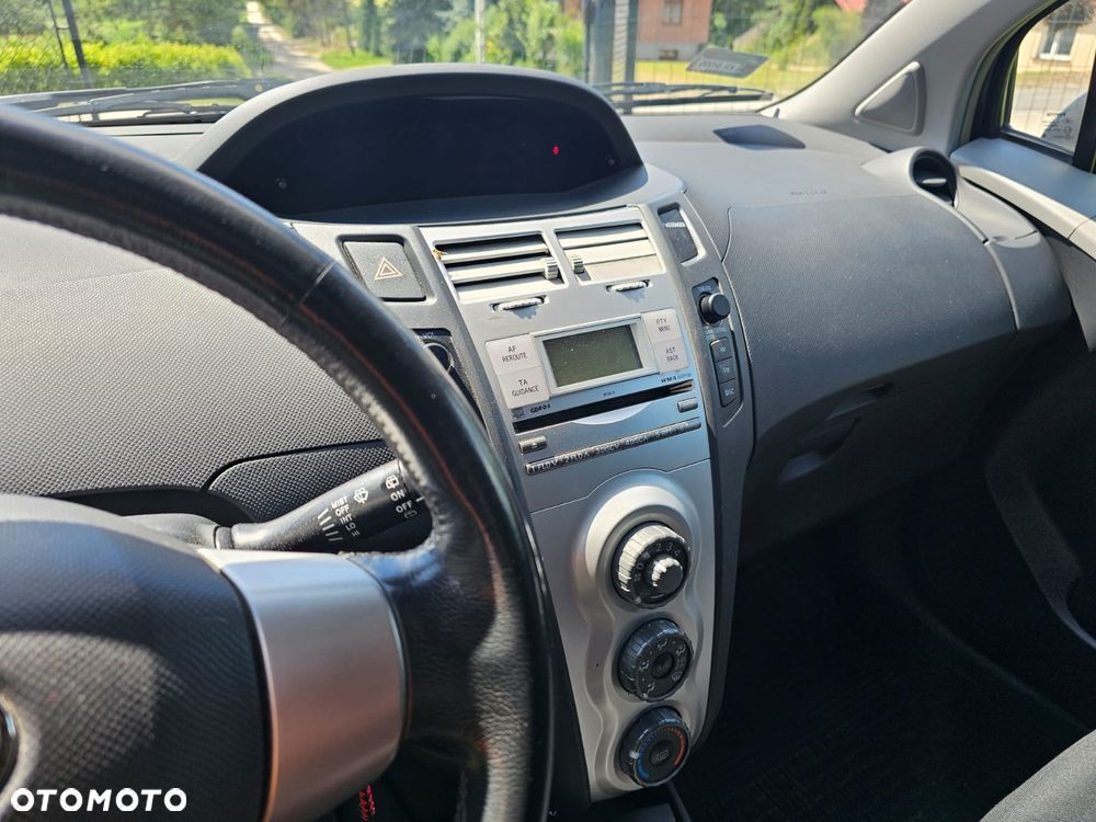 Toyota Yaris 1.3 VVT-i Sol - 21