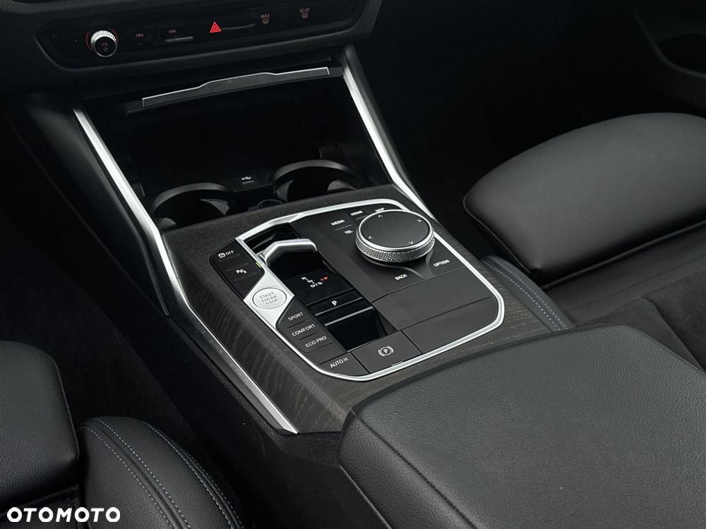 BMW Seria 3 320d xDrive - 17