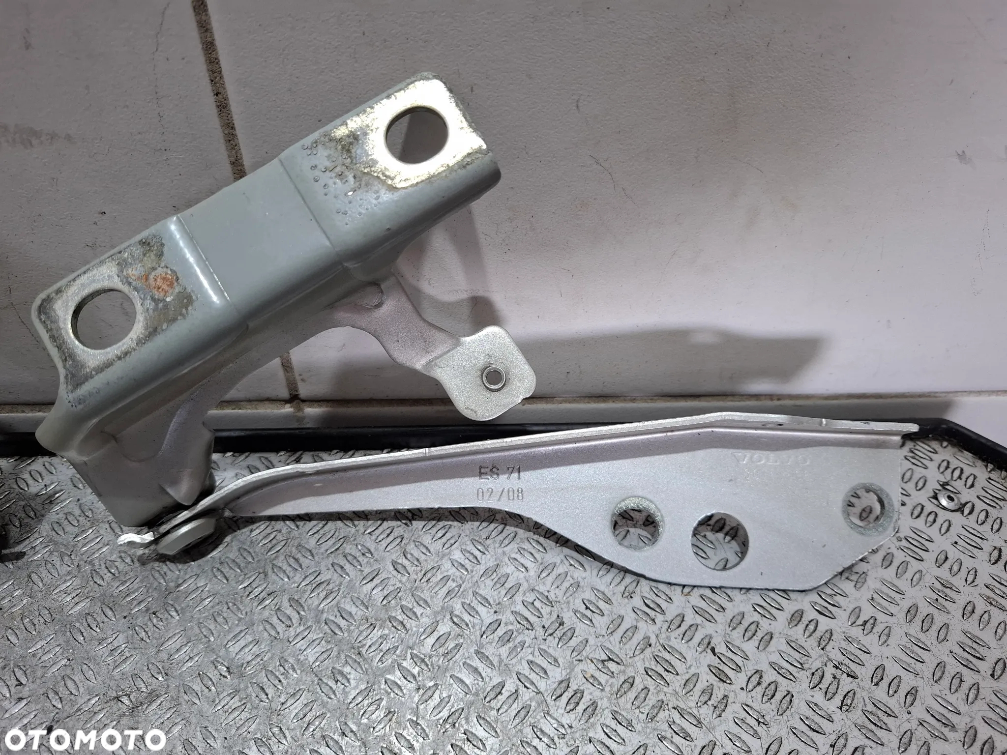 Zawiasy maski komplet Volvo V50 2008 rok kolor 426-26 nr 3075357 30753598 - 3