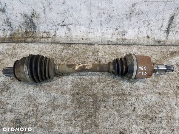 PÓŁOŚ PRZÓD LEWA KRÓTKA VOLVO V60 S60 II 1.6 D 31367152