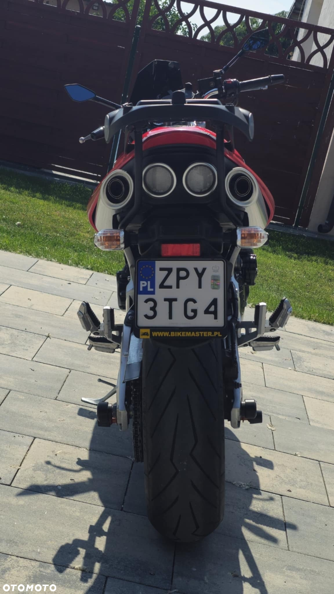 Suzuki GSR - 2