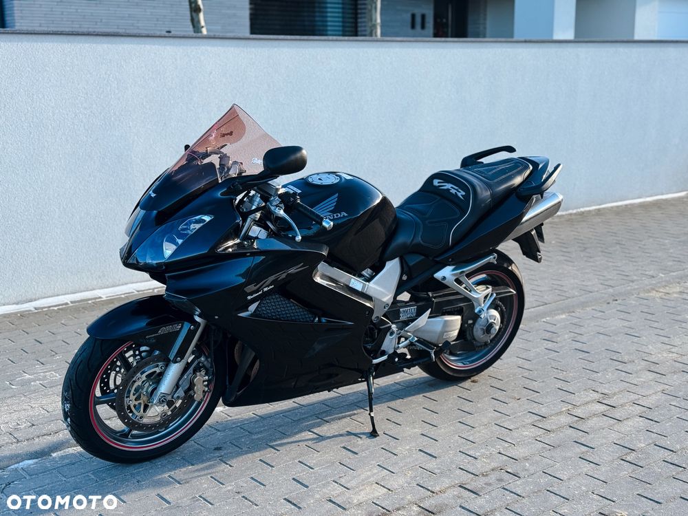 Honda VFR - 2