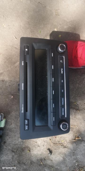 Radio swing Skoda Octavia II lift 1z0035161f - 1