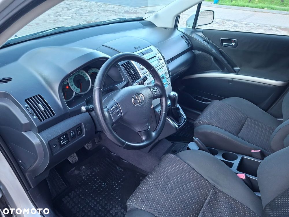 Toyota Corolla Verso 2.2 D-4D Gold - 11