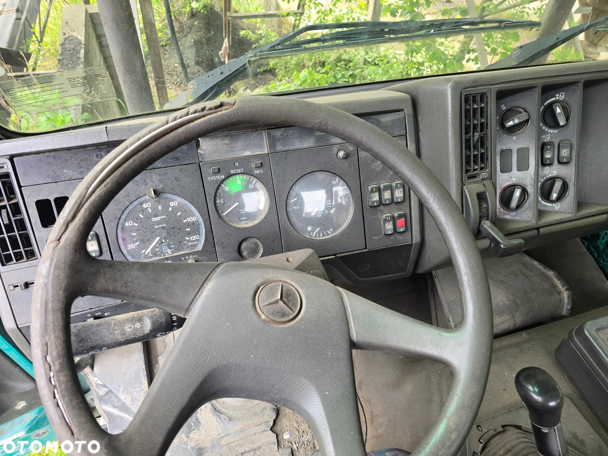 Mercedes-Benz 1824 - 7