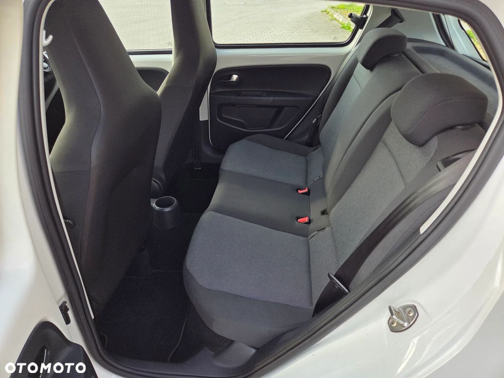 Volkswagen up! move - 18