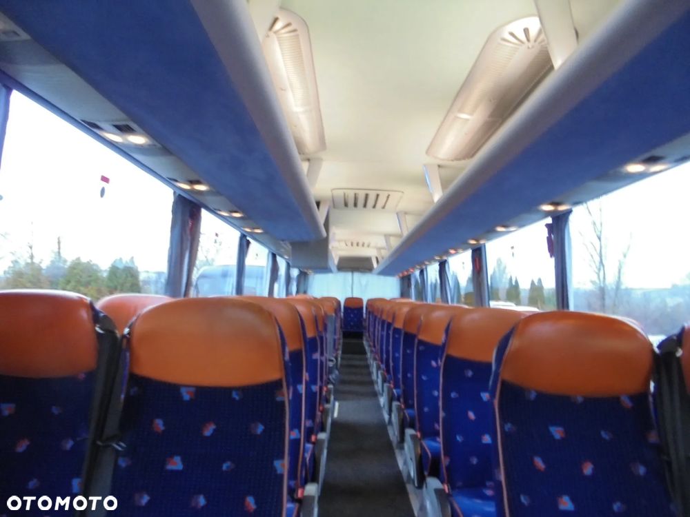 MAN R07 Lions Coach - 24