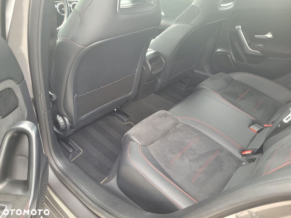 Mercedes-Benz Klasa A 200 d 4-Matic AMG Line 8G-DCT - 12