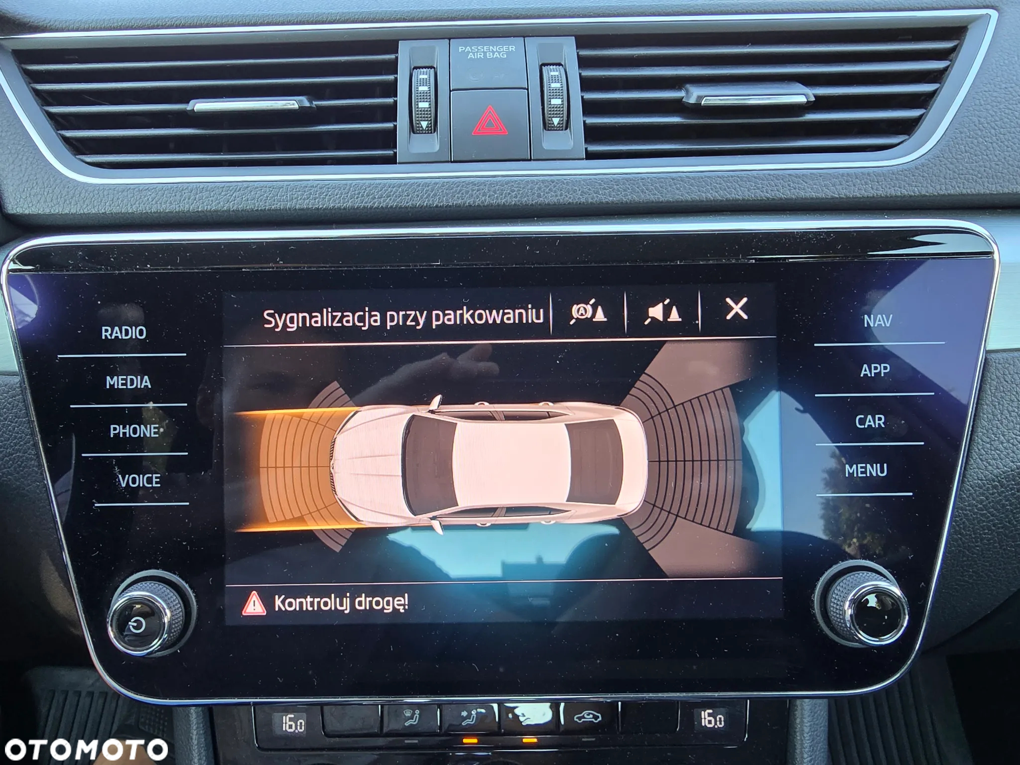 Skoda Superb 2.0 TDI Sportline DSG - 28