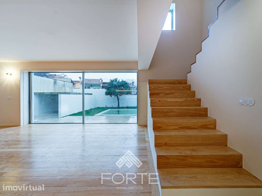 Moradia T3 com Piscina no centro de São João da Madeira - Grande imagem: 4/53