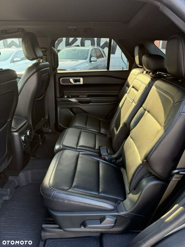 Ford Explorer - 37