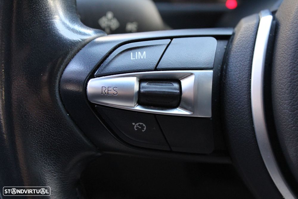 BMW 320 d Pack M - 11