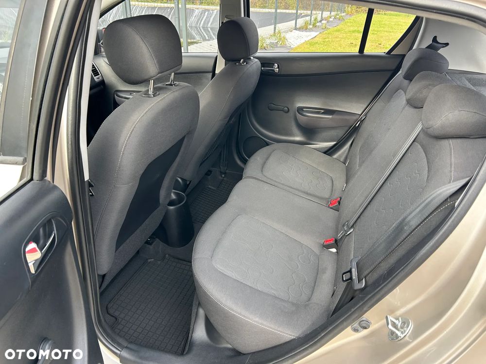 Hyundai i20 - 12