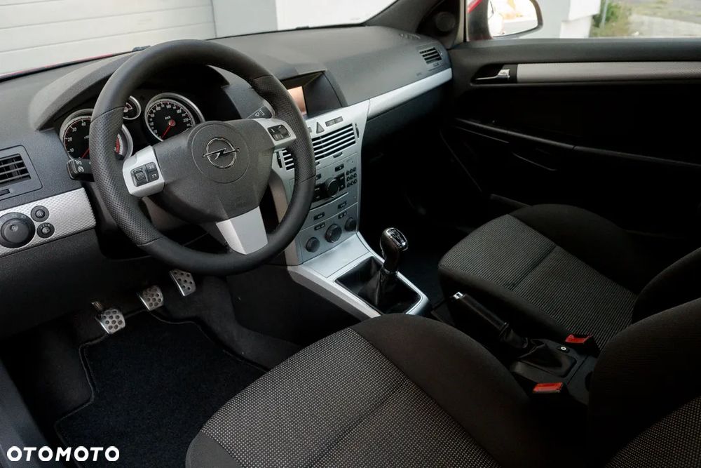 Opel Astra III GTC 1.8 Sport - 14