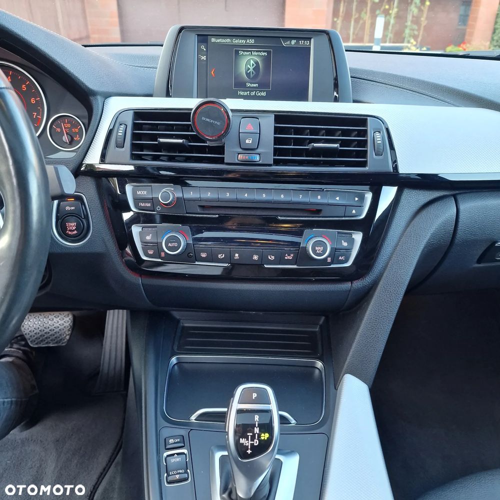BMW Seria 3 330i xDrive M Sport - 21