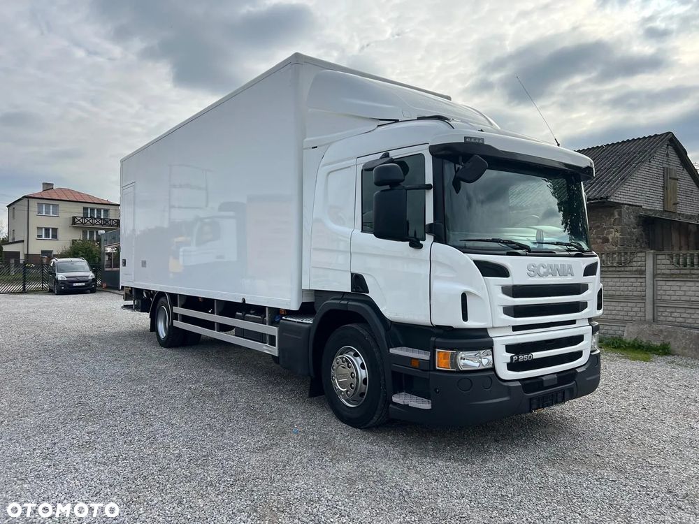 Scania P250 / Izoterma / Winda / Kabina Sypialna / - 16