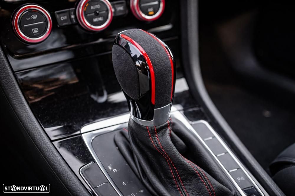 VW Golf 2.0 TSI GTI DSG - 26