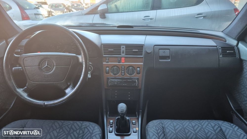 Mercedes-Benz C 250 D Elegance - 4