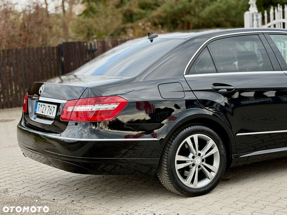 Mercedes-Benz Klasa E 250 CGI BlueEffICIENCY Avantgarde - 27