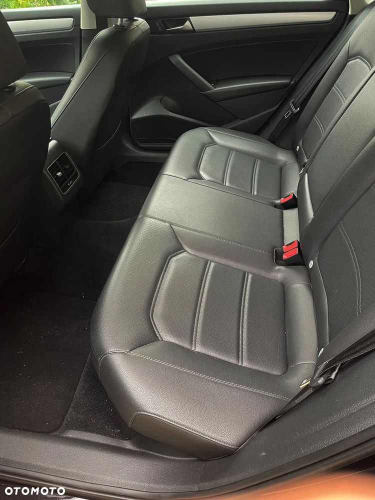 Volkswagen Passat - 17