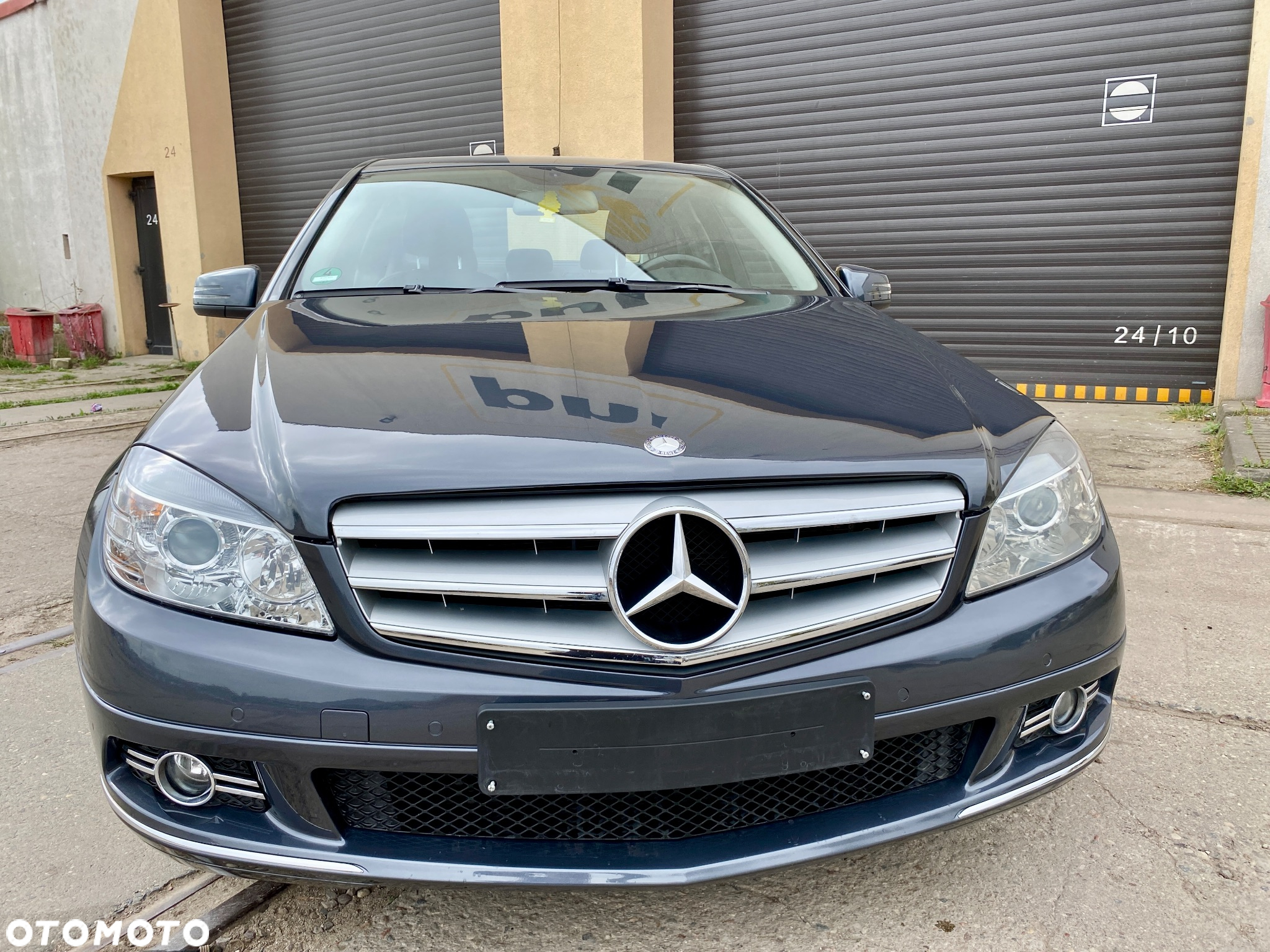 Mercedes-Benz Klasa C 180 CGI BlueEff Avantgarde - 2