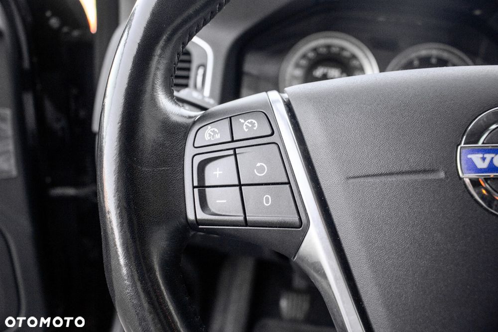 Volvo V60 T3 Momentum - 24
