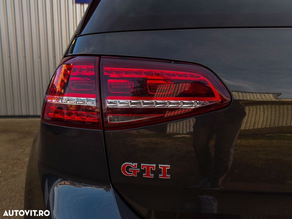 Volkswagen Golf - 18