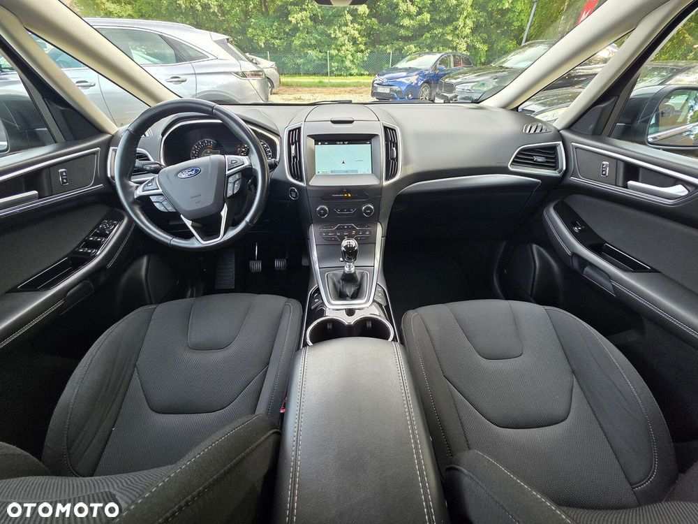 Ford S-Max - 12