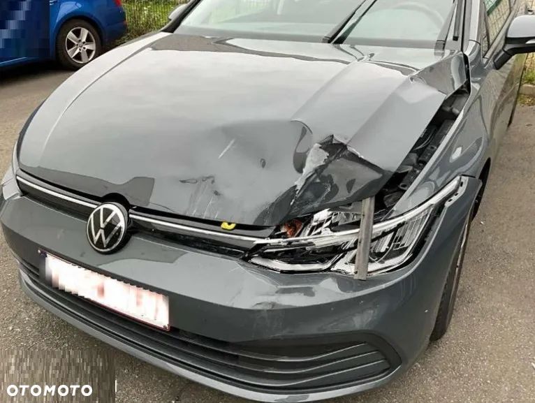 Volkswagen Golf VIII 1.5 eTSI Style DSG - 4