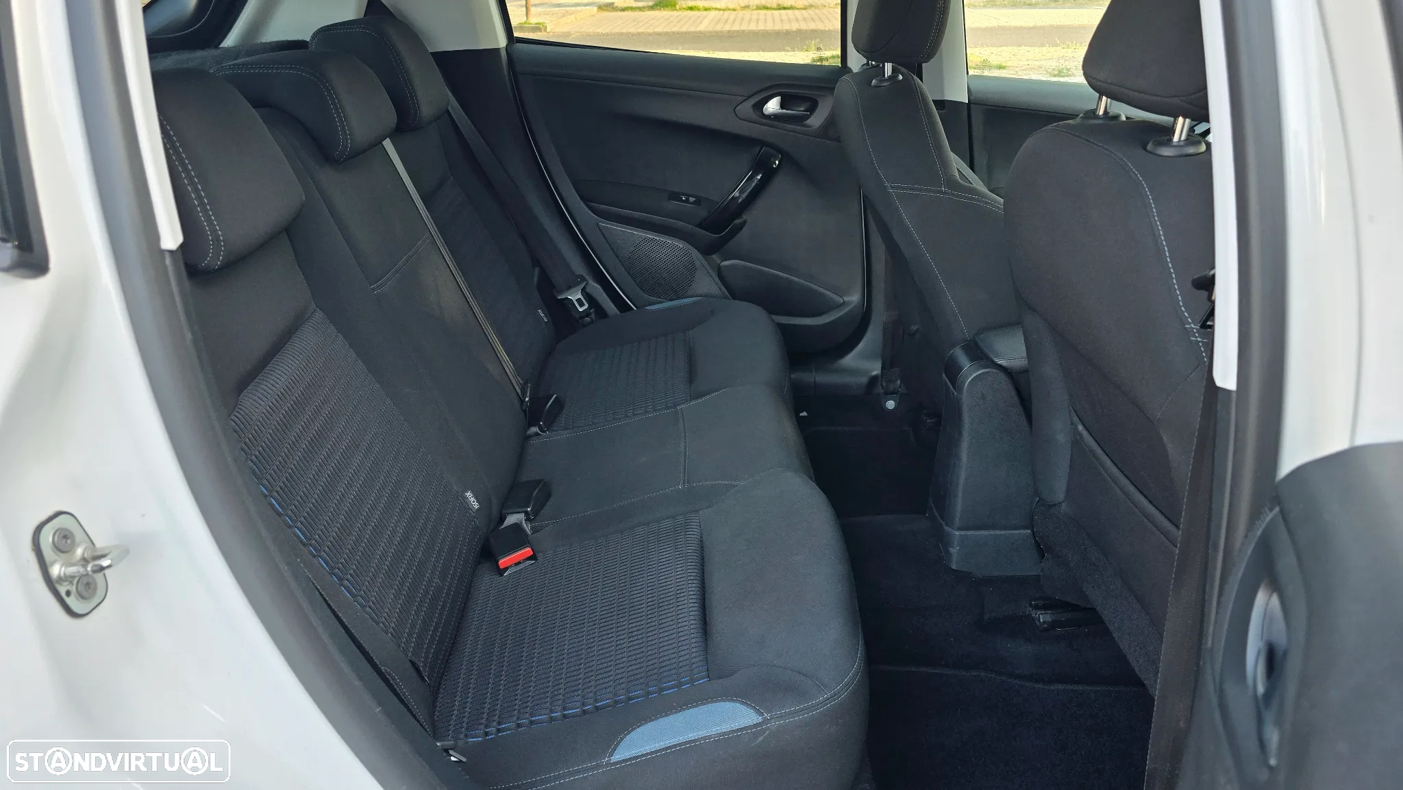 Peugeot 208 1.6 e-HDi Allure 2-Tronic - 30