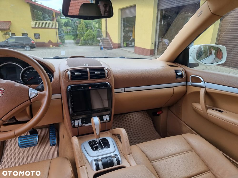 Porsche Cayenne - 8
