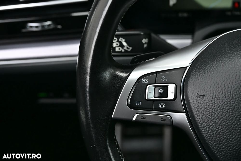 Volkswagen Touareg V6 TDI R-Style - 29