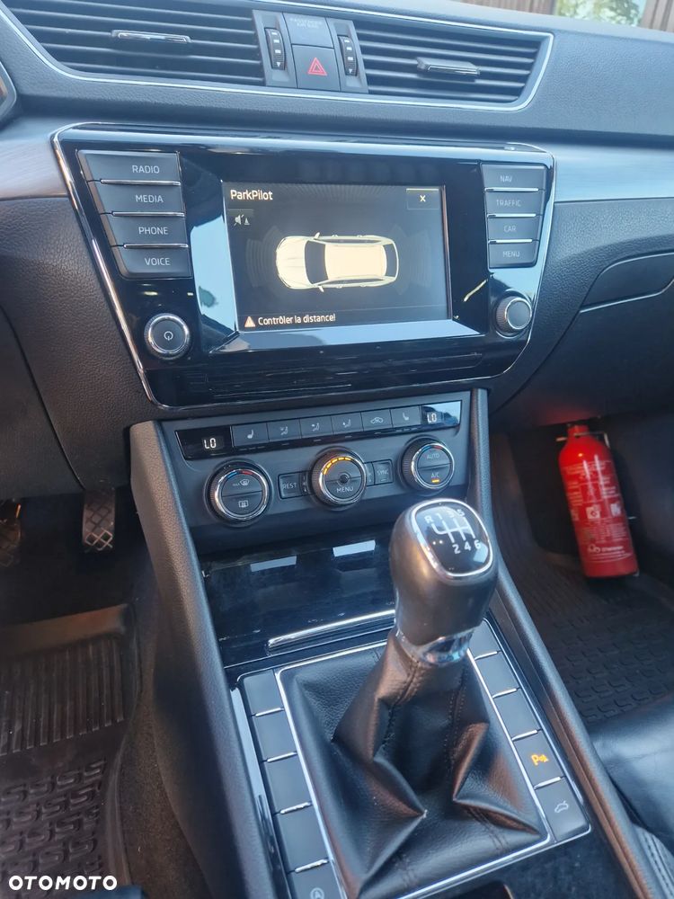 Skoda Superb Combi 1.6 TDI GreenLine - 25