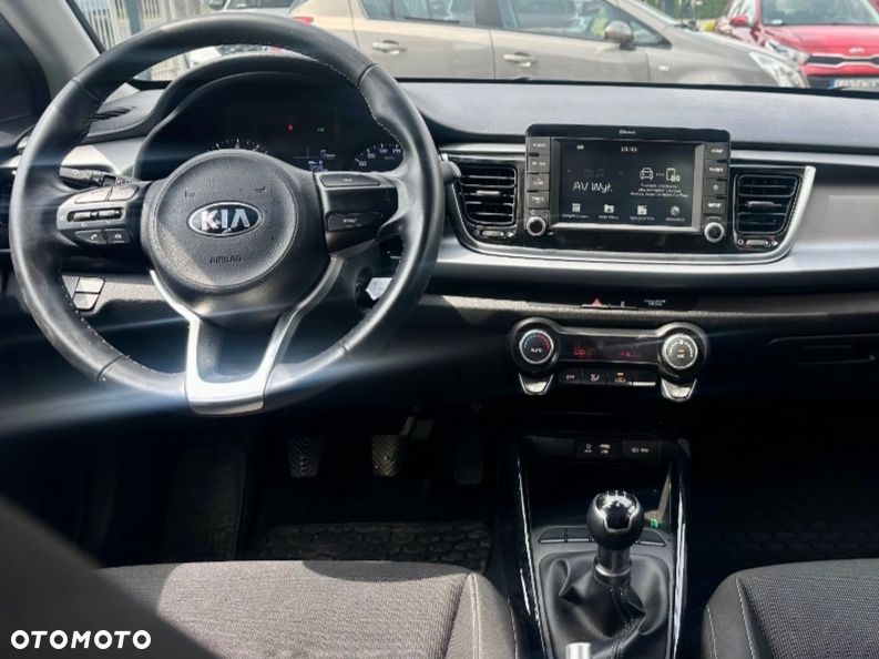 Kia Rio 1.2 L - 5