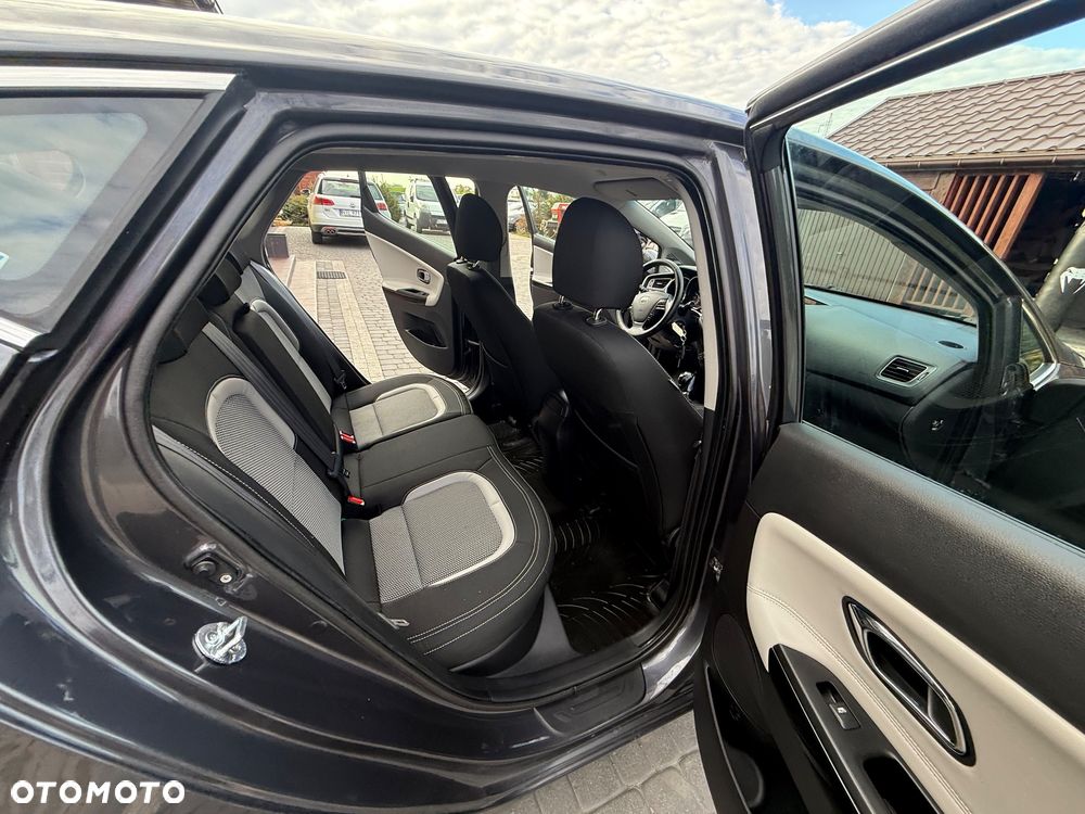 Kia Ceed - 11