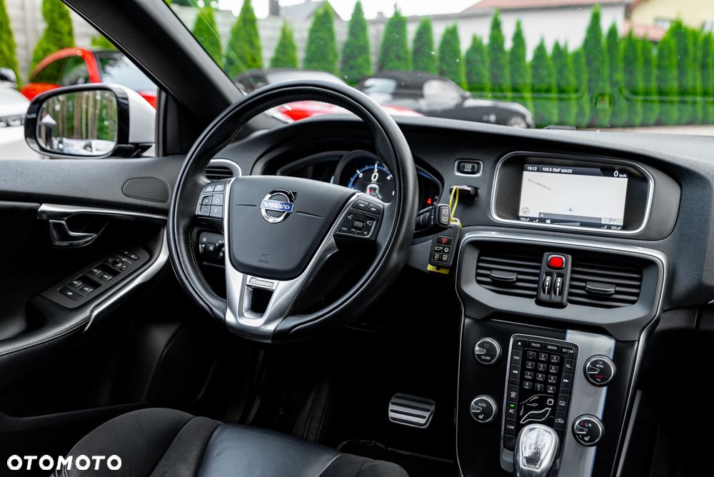 Volvo V40 D4 Geartronic R Design - 26