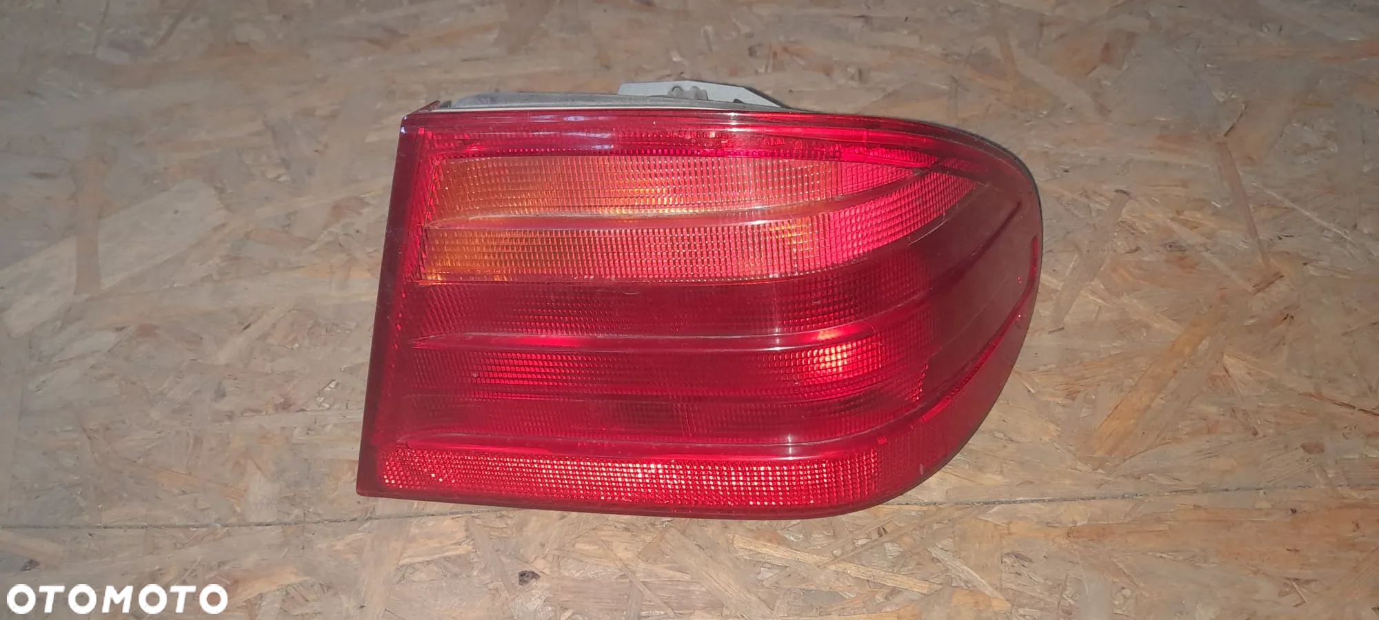 MERCEDES W210 LAMPA LEWA PRAWA TYŁ TYLNA sedan - 2