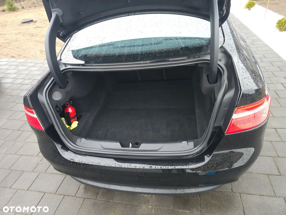 Jaguar XE 20t Prestige - 7